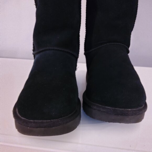 Tall Ugg Boots - Picture 3 of 11